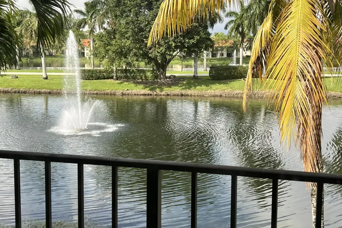 1523 Lake Crystal Dr #F, West Palm Beach: photo 1 of 36