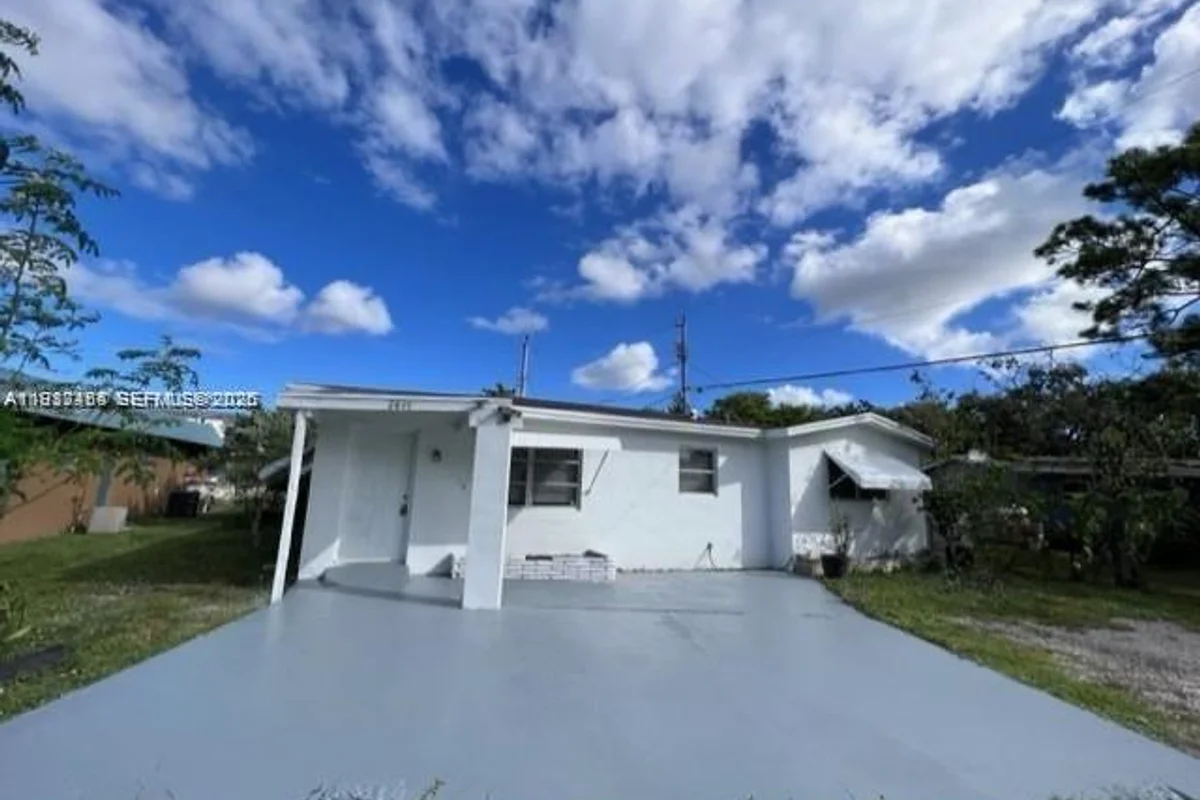 2601 SW 5th St, Fort Lauderdale: photo 1 of 8