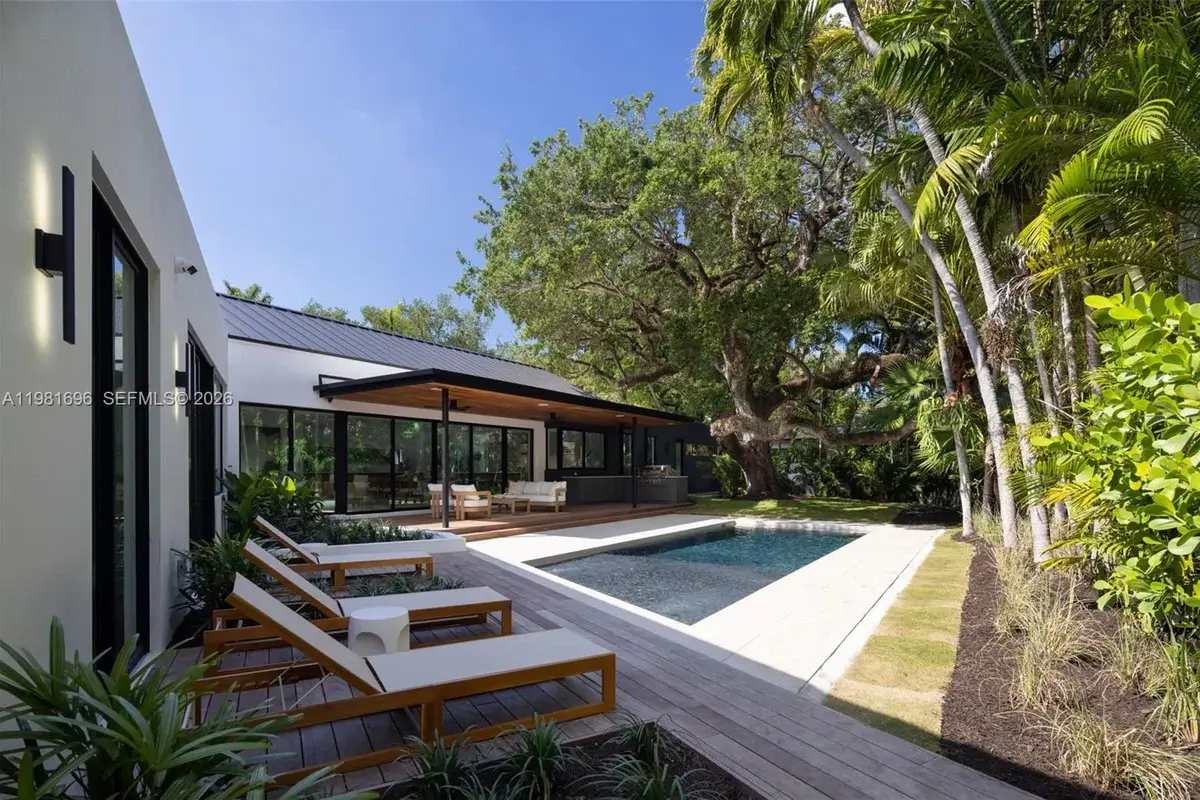 1701 Micanopy Ave, Miami: photo 1 of 35