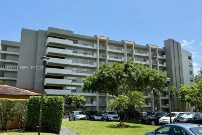 3910 Inverrary Blvd #407-B, Lauderhill: photo 1 of 28