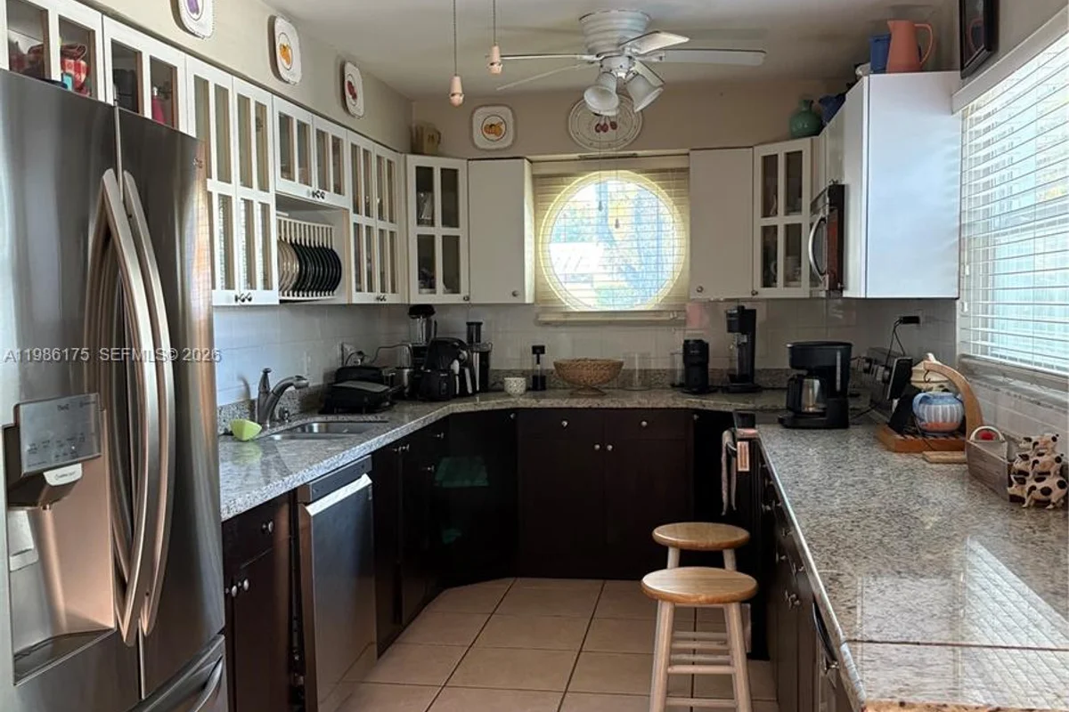 1758 SW 18th St, Miami: photo 1 of 15