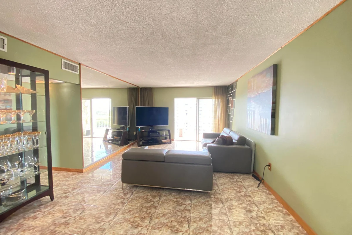 400 Kings Point Dr #1423, Sunny Isles Beach: photo 1 of 31