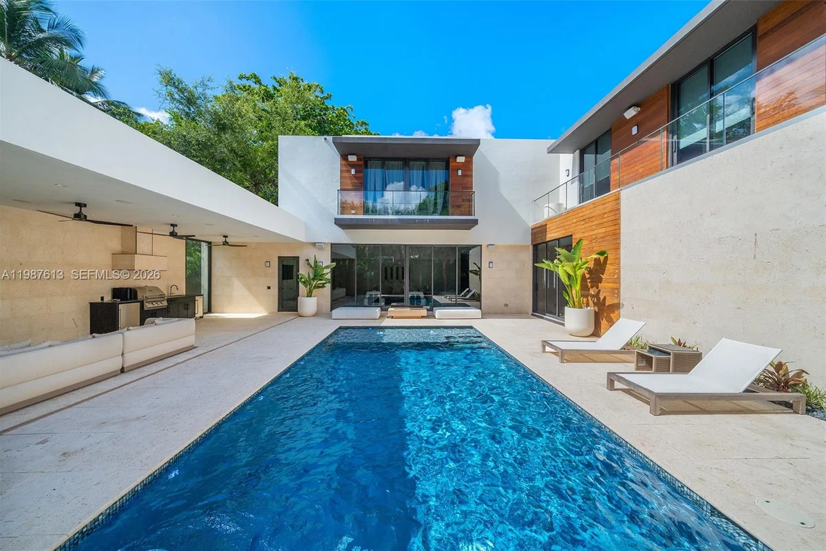 4041 S Le Jeune Rd, Miami: photo 1 of 26