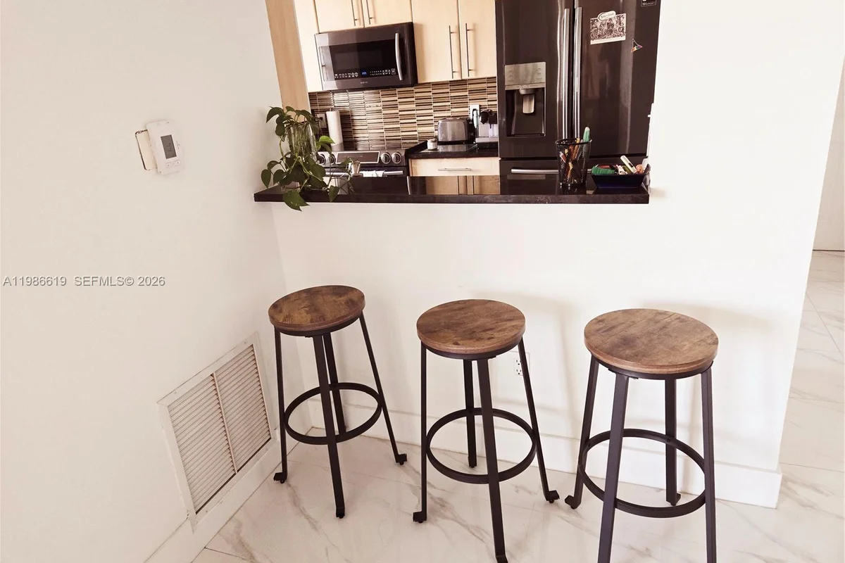 1650 Coral Way #702, Miami: photo 1 of 40