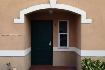 7905 NW 8 St #8A, Miami: photo 1 of 24