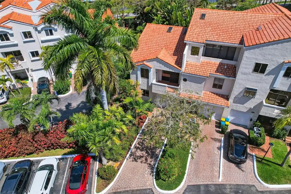 21391 Marina Cove Cir #K11, Aventura: photo 1 of 71