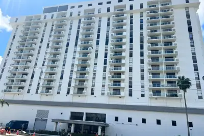 13499 Biscayne Blvd #613, North Miami: photo 1 of 29