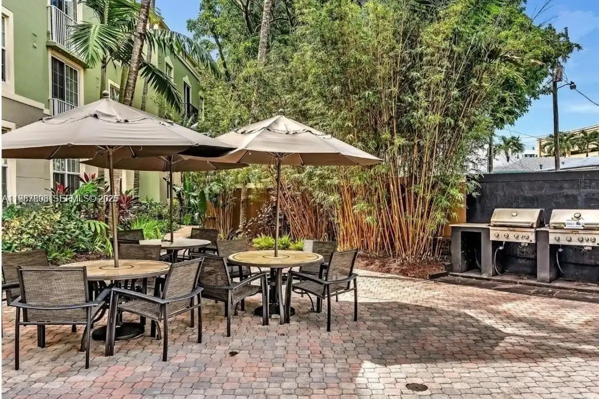 1919 Van Buren St #111A, Hollywood: photo 1 of 26
