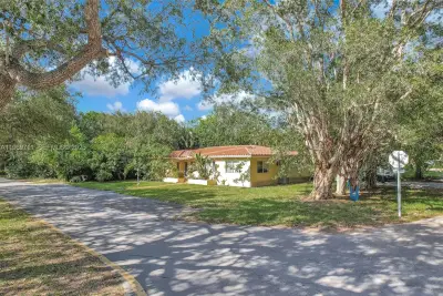 11919 NE 8th Ave, Biscayne Park: photo 1 of 53