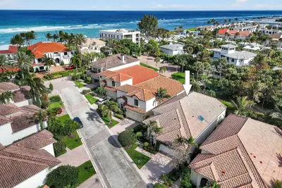 302 Alicante Dr, Juno Beach: photo 1 of 38