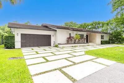 75 S Prospect Dr, Coral Gables: photo 1 of 53