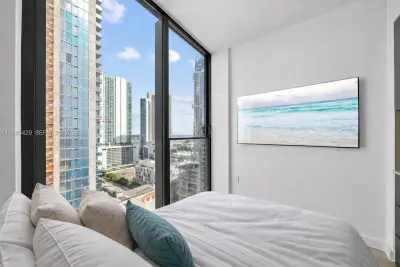 20 NE 11 St #2306B, Miami: photo 1 of 20