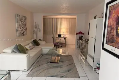 5033 NW 7th St #312, Miami: photo 1 of 22