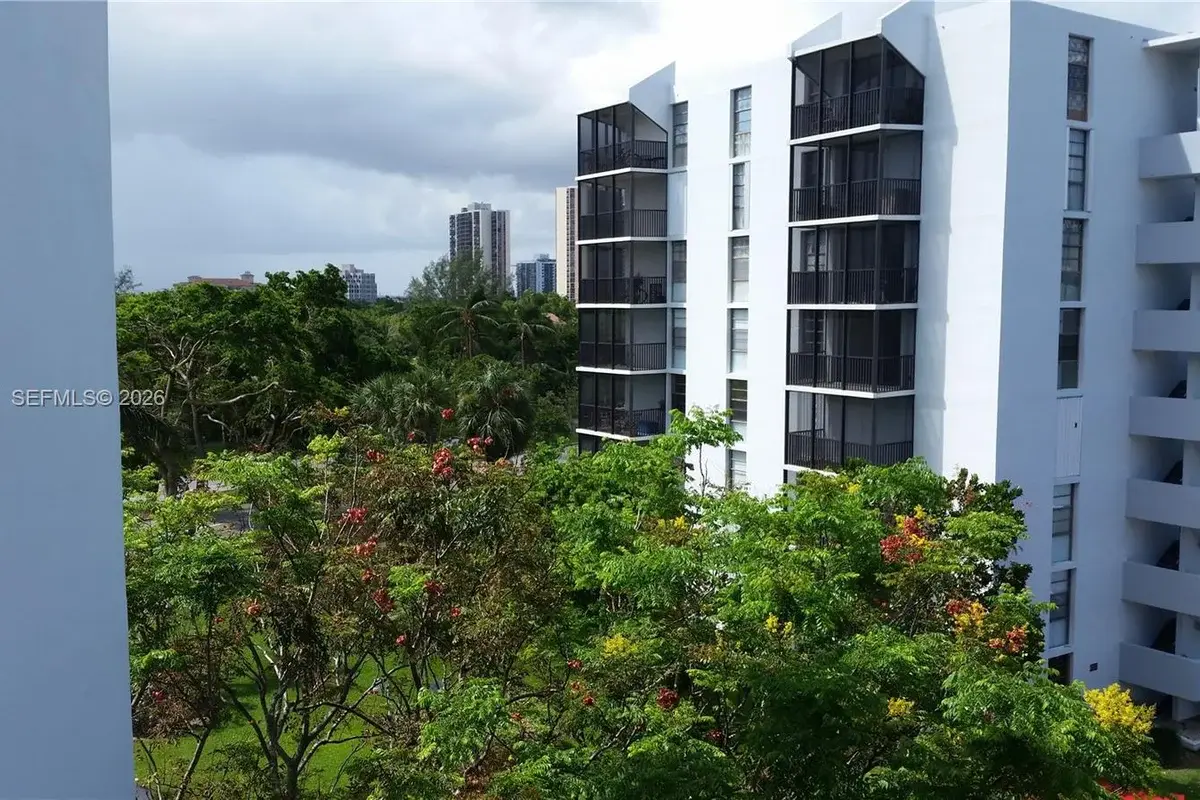3475 N Country Club Dr #202, Aventura: photo 1 of 23