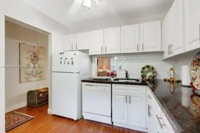 7703 Camino Real #A105, Miami: photo 1 of 14