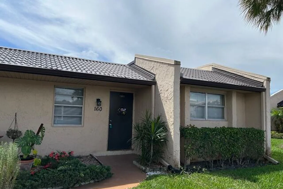 160 Lake Gloria Dr, West Palm Beach: photo 1 of 47