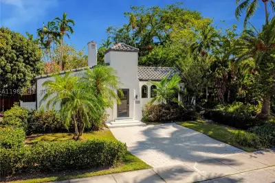 1108 Harrison St, Hollywood: photo 1 of 23