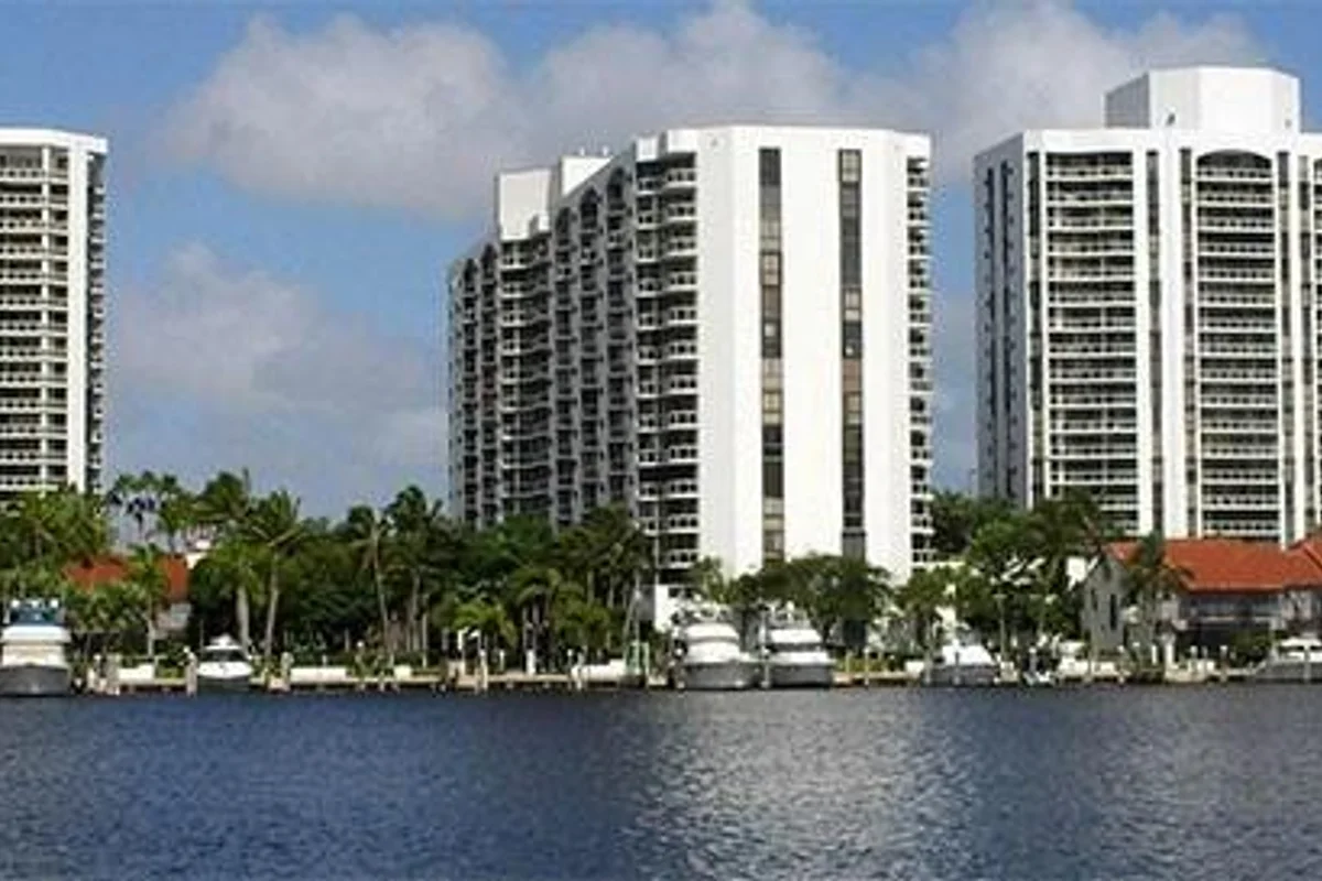 3610 Yacht Club Dr #1002, Aventura: photo 1 of 28