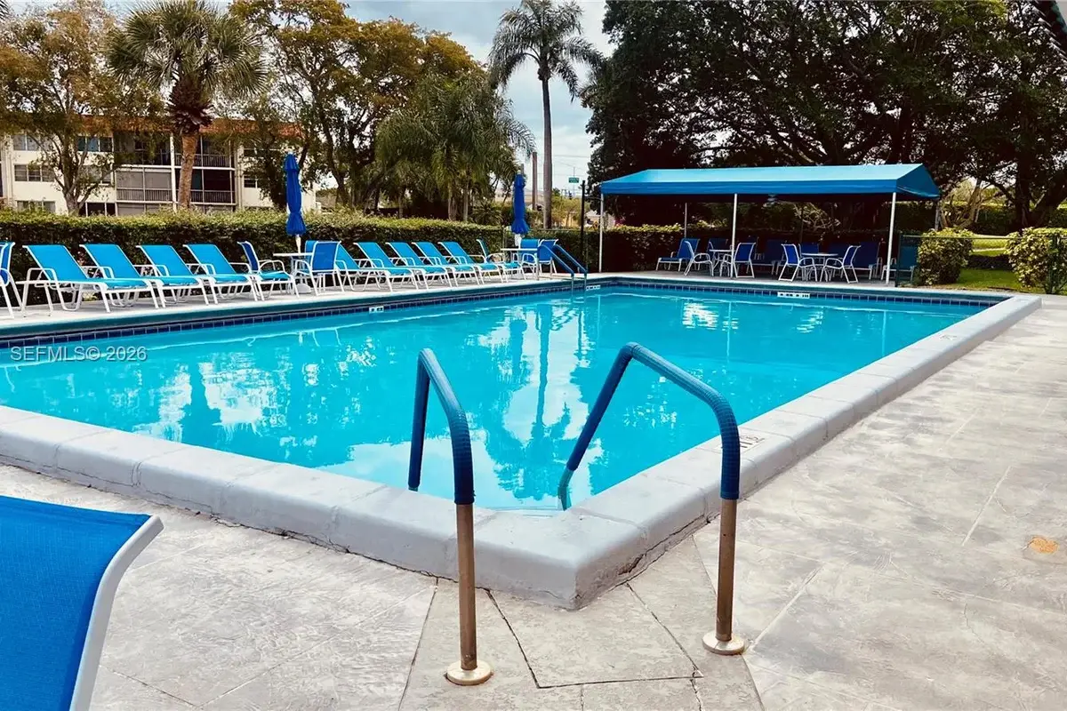 671 S Hollybrook Dr #104, Pembroke Pines: photo 1 of 22
