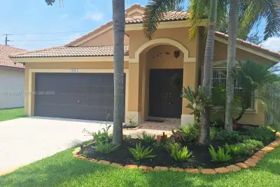 20401 SW 1st St, Pembroke Pines: photo 1 of 14