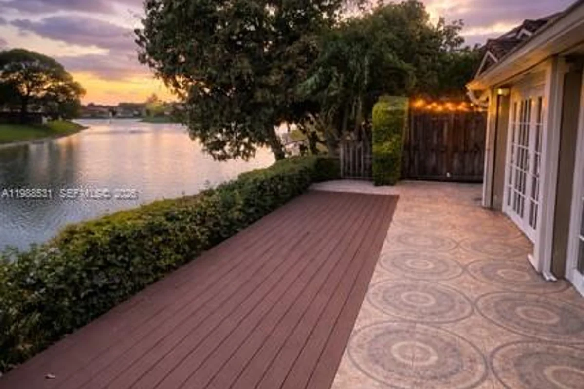 16236 SW 100th Ter, Miami: photo 1 of 17