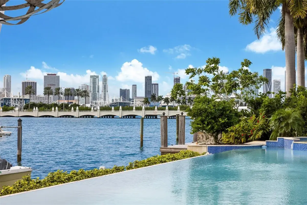 100 Palm Ave, Miami Beach: photo 1 of 35
