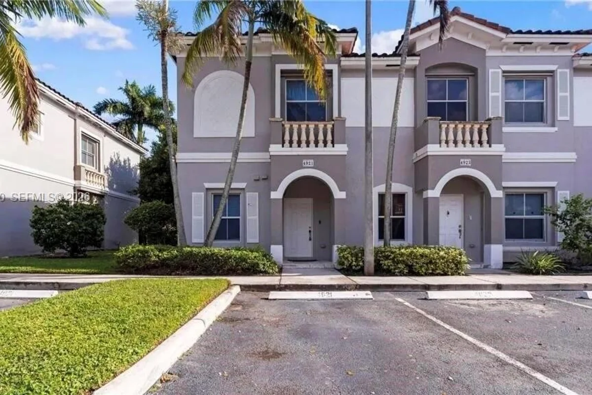 4921 SW 140th Ter #1, Miramar: photo 1 of 16