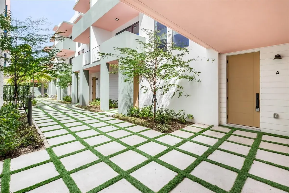 721 SW 11th St #A, Miami: photo 1 of 31