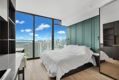 20 NE 11th St #3603A, Miami: photo 1 of 22