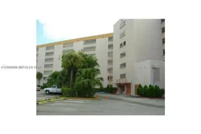 9688 Fontainebleau Blvd #205, Miami: photo 1 of 12
