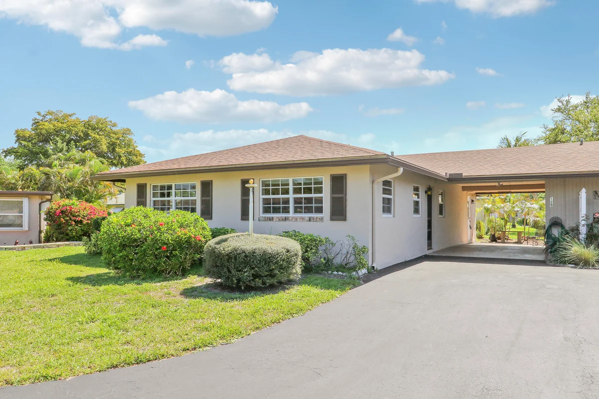 129 Mockingbird Ln, Delray Beach: photo 1 of 31