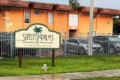 9493 SW 76th St #L4, Miami: photo 1 of 33