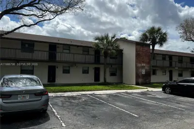 6001 Shakerwood Cir #204, Tamarac: photo 1 of 19