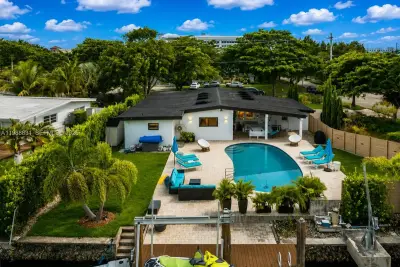 1805 Keystone Blvd, North Miami: photo 1 of 29