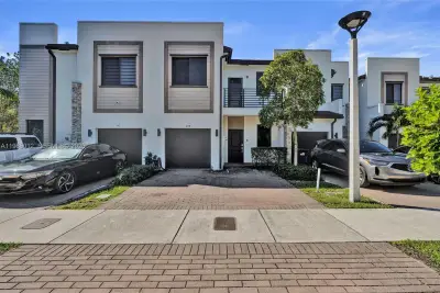 408 NE 212th Ter, Miami: photo 1 of 54
