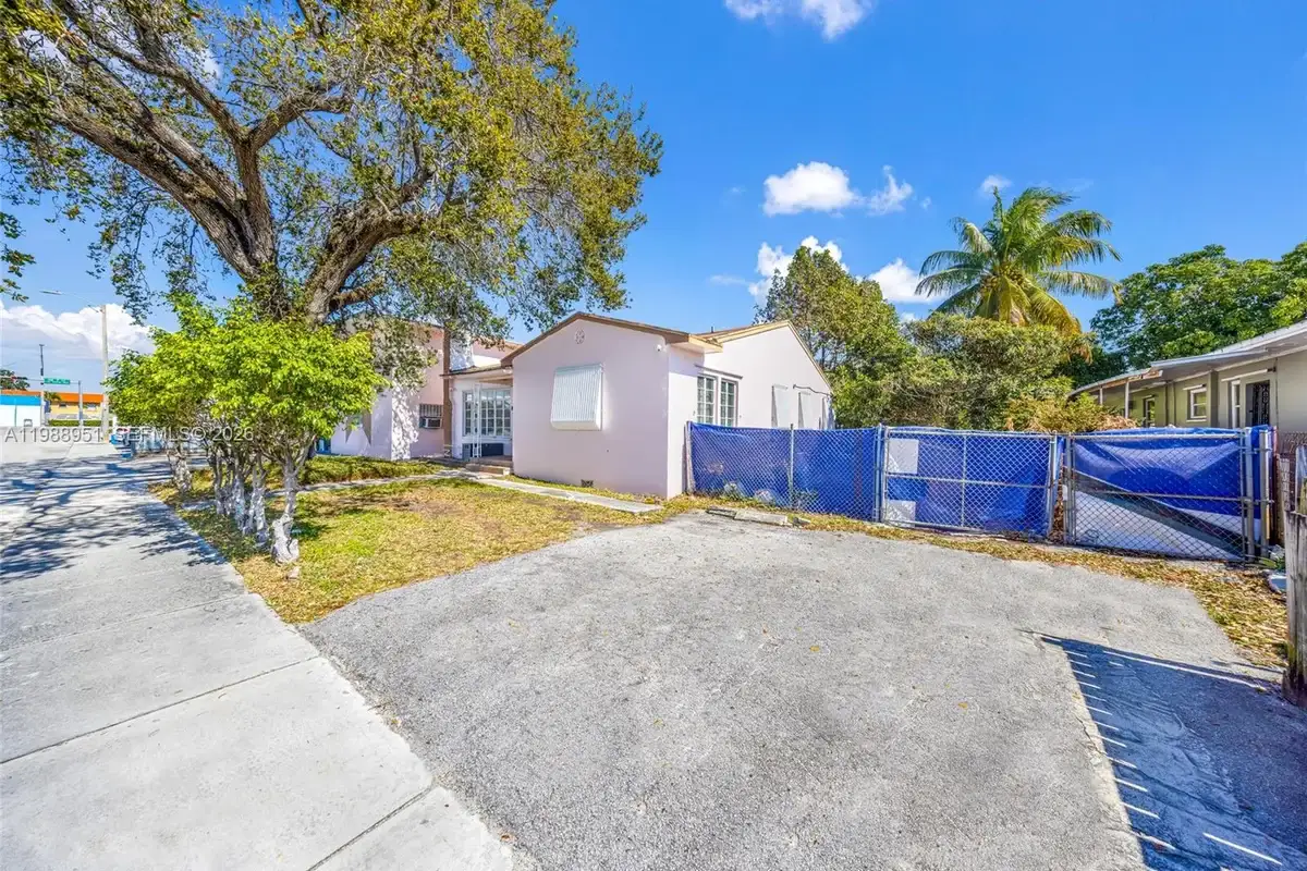 605 NW 34th Ave, Miami: photo 1 of 49