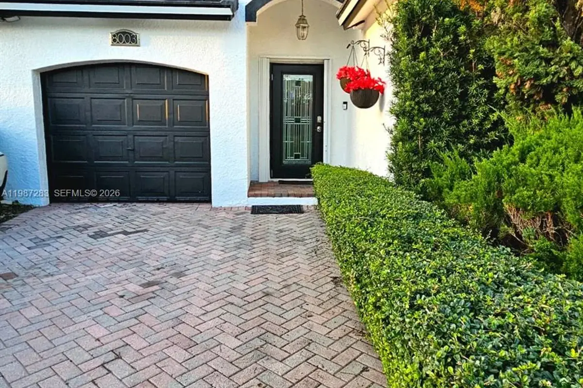 8003 SW 158th Pl, Miami: photo 1 of 20