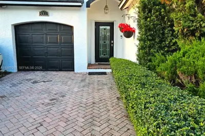 8003 SW 158th Pl, Miami: photo 1 of 20