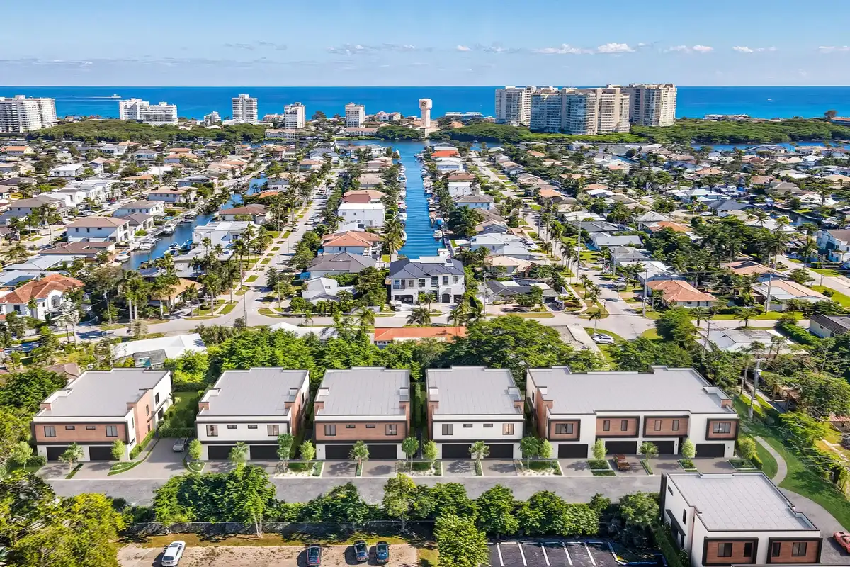 6832 NE Briskel Pointe Dr, Boca Raton: photo 1 of 24
