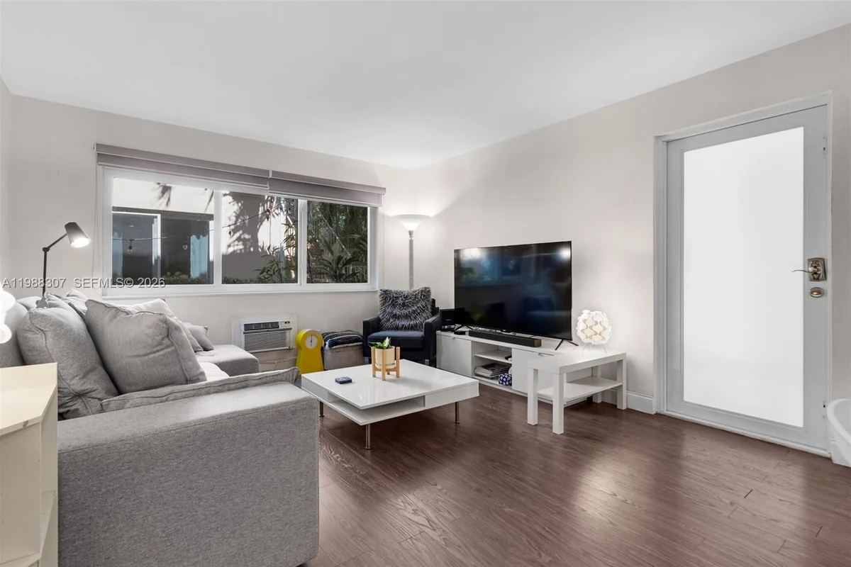 1117 Meridian Ave #5, Miami Beach: photo 1 of 41