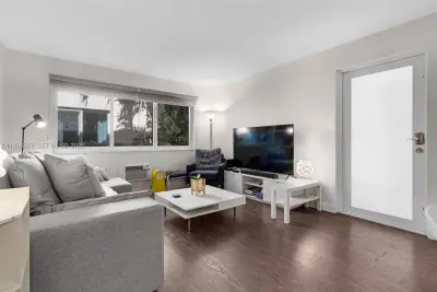 1117 Meridian Ave #5, Miami Beach: photo 1 of 41