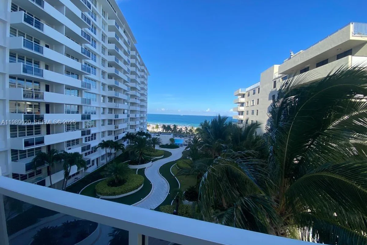 100 Lincoln Rd #721, Miami Beach: photo 1 of 3