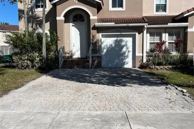 27501 SW 138th Ave, Homestead: photo 1 of 13
