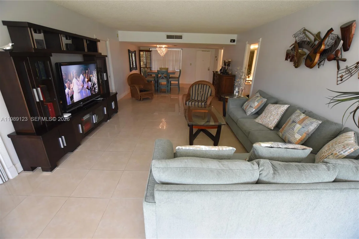 3800 Oaks Clubhouse Dr #309, Pompano Beach: photo 1 of 49