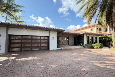 3200 NE 165th St, North Miami Beach: photo 1 of 47