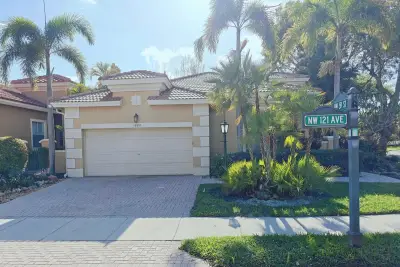 5880 NW 121 Ave, Coral Springs: photo 1 of 38