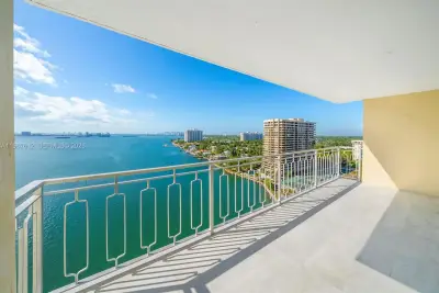 11111 Biscayne Blvd #19D, Miami: photo 1 of 19