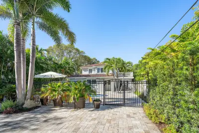 820 Palm Trl, Delray Beach: photo 1 of 40