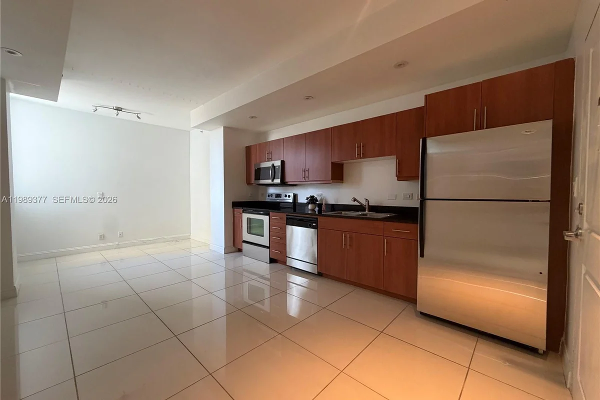 111 E Flagler St #606, Miami: photo 1 of 10