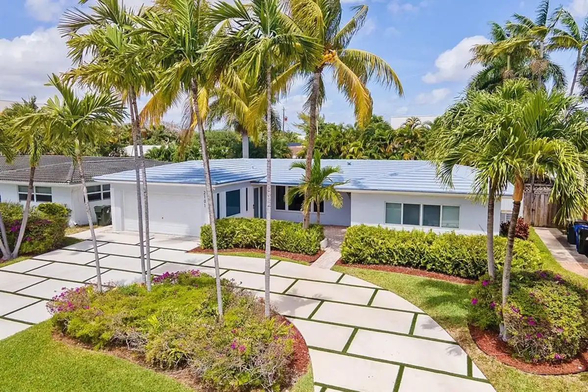 2101 NE 15th St, Fort Lauderdale: photo 1 of 39
